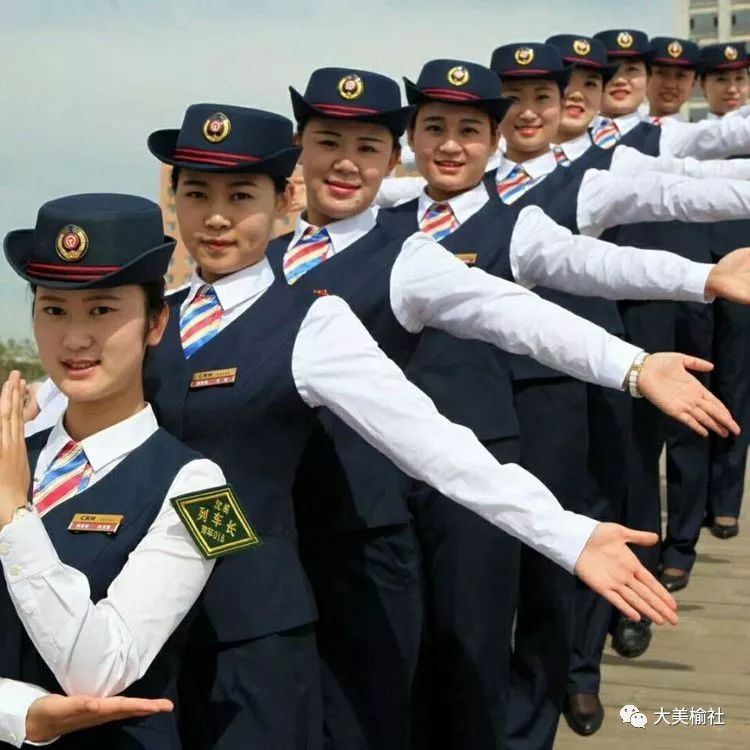 高铁乘务专业学校学费_高铁乘务员学校学费_高铁乘务学校学费多少