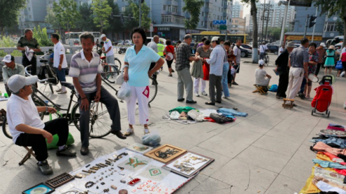 摆地摊卖什么最赚钱而且很受欢迎_摆地摊的_摆地摊卖点啥好