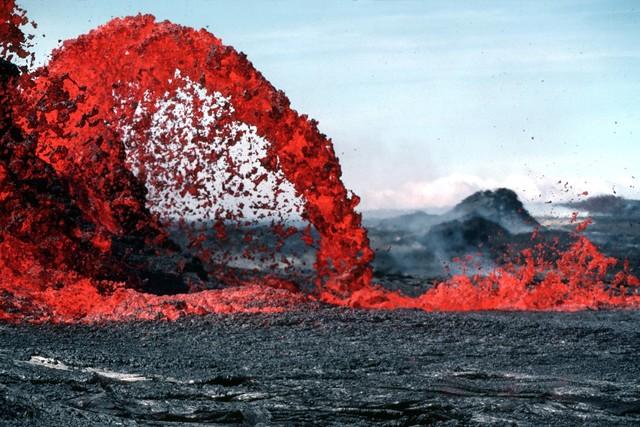 美国火山长什么样_美国火山_火山美国电影