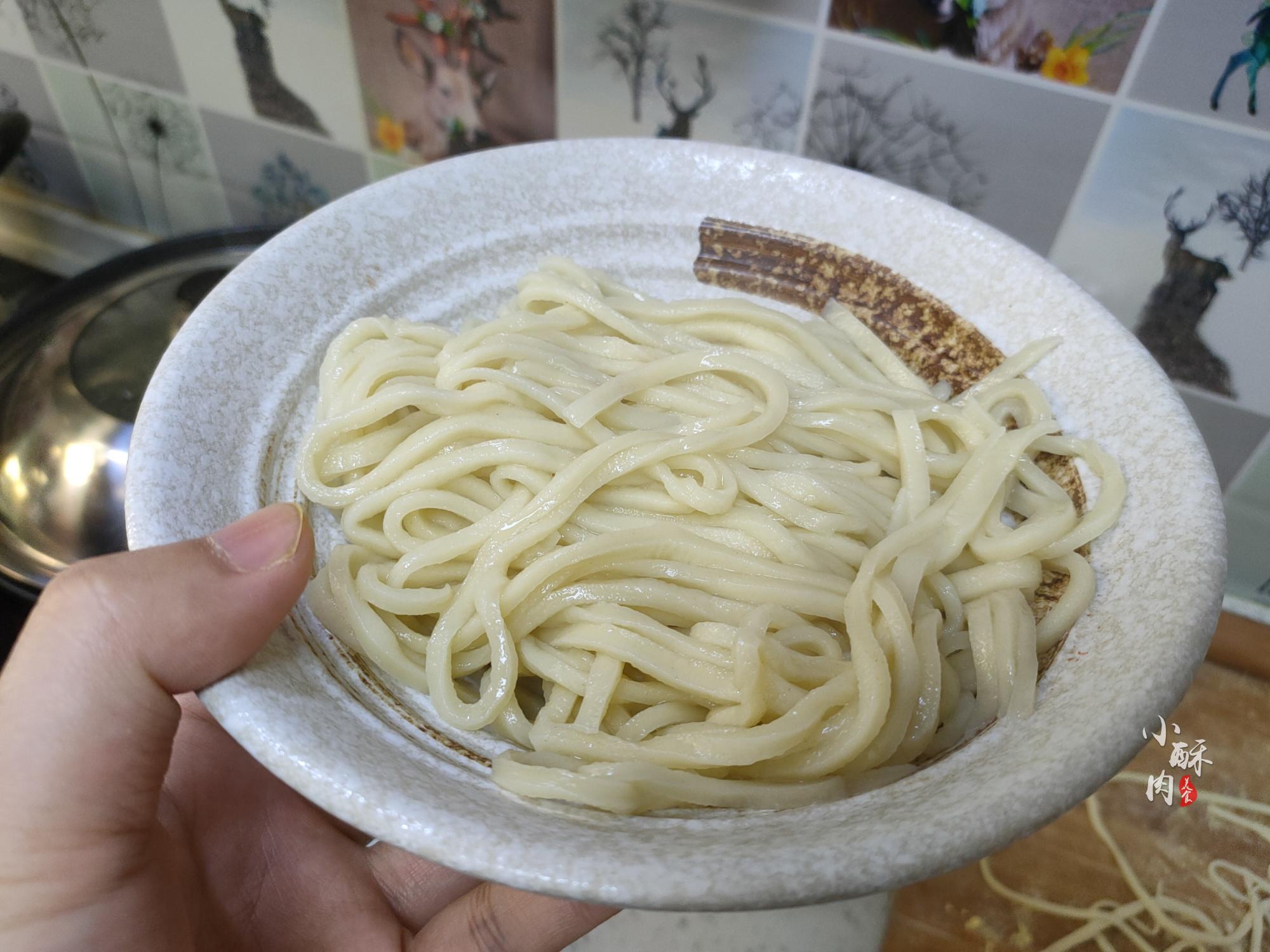 一斤面粉放多少克食用碱_碱放面粉里面有什么作用_面粉碱食用克放多少合适