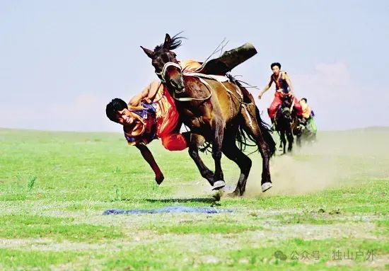 7月份到内蒙去穿衣攻略_6月底内蒙古旅游穿衣指南_内蒙旅游穿衣