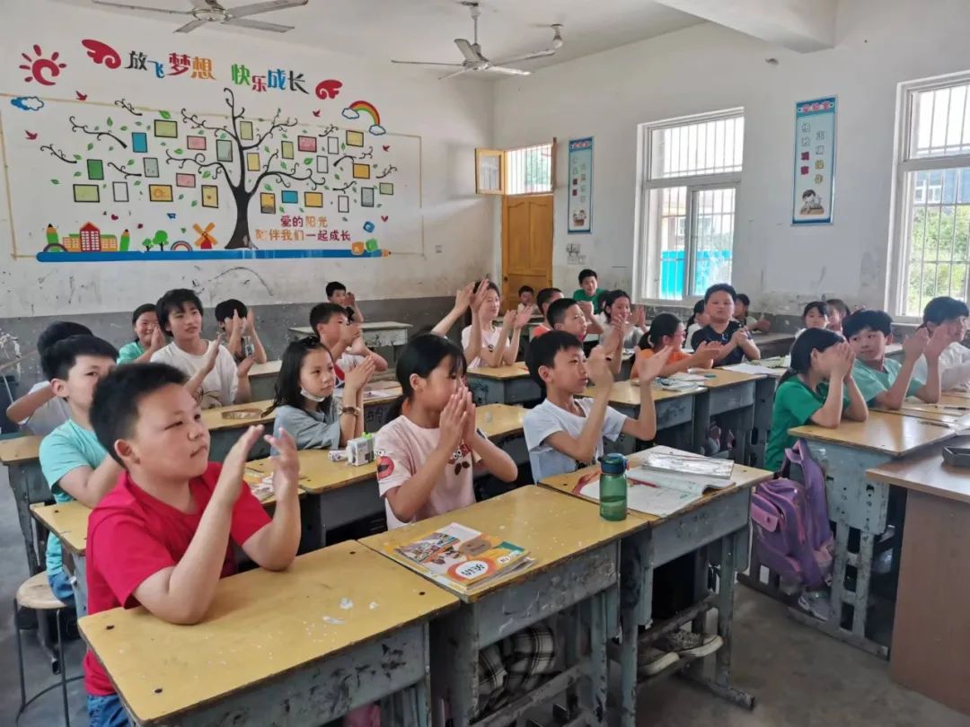 河南实验中学红色眼镜叫什么_河南省实验中学粉色校服_河南实验中学红色校服最全视频