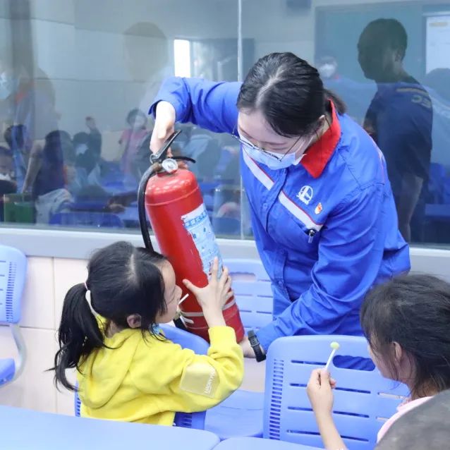 河南省实验中学粉色校服_河南实验中学红色校服最全视频_河南实验中学红色眼镜叫什么