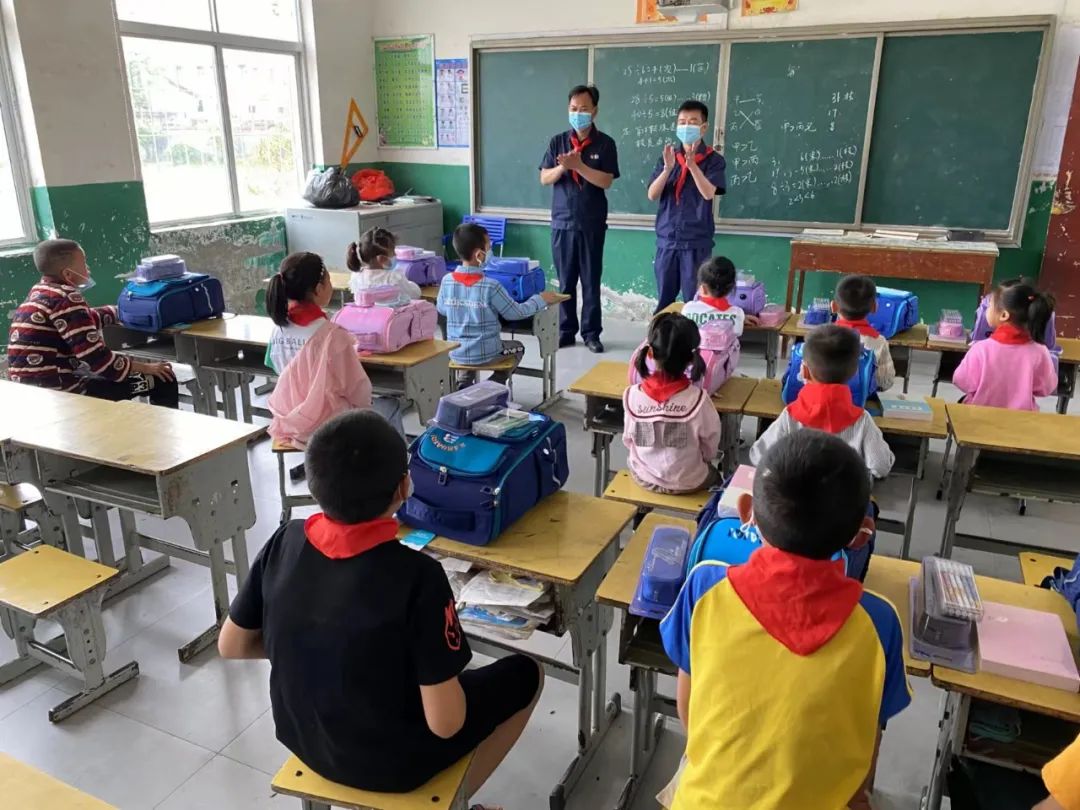 河南实验中学红色校服最全视频_河南实验中学红色眼镜叫什么_河南省实验中学粉色校服